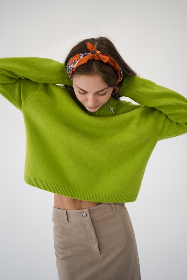 Джемпер укороченный из пушистого мериноса – Шартрез, цвет: Лайм