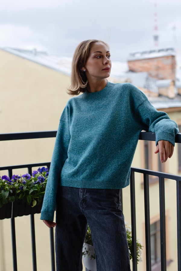 Джемпер укороченный из пушистой шерсти 100% шерсть premium merino wool  - Marine двухцветный
